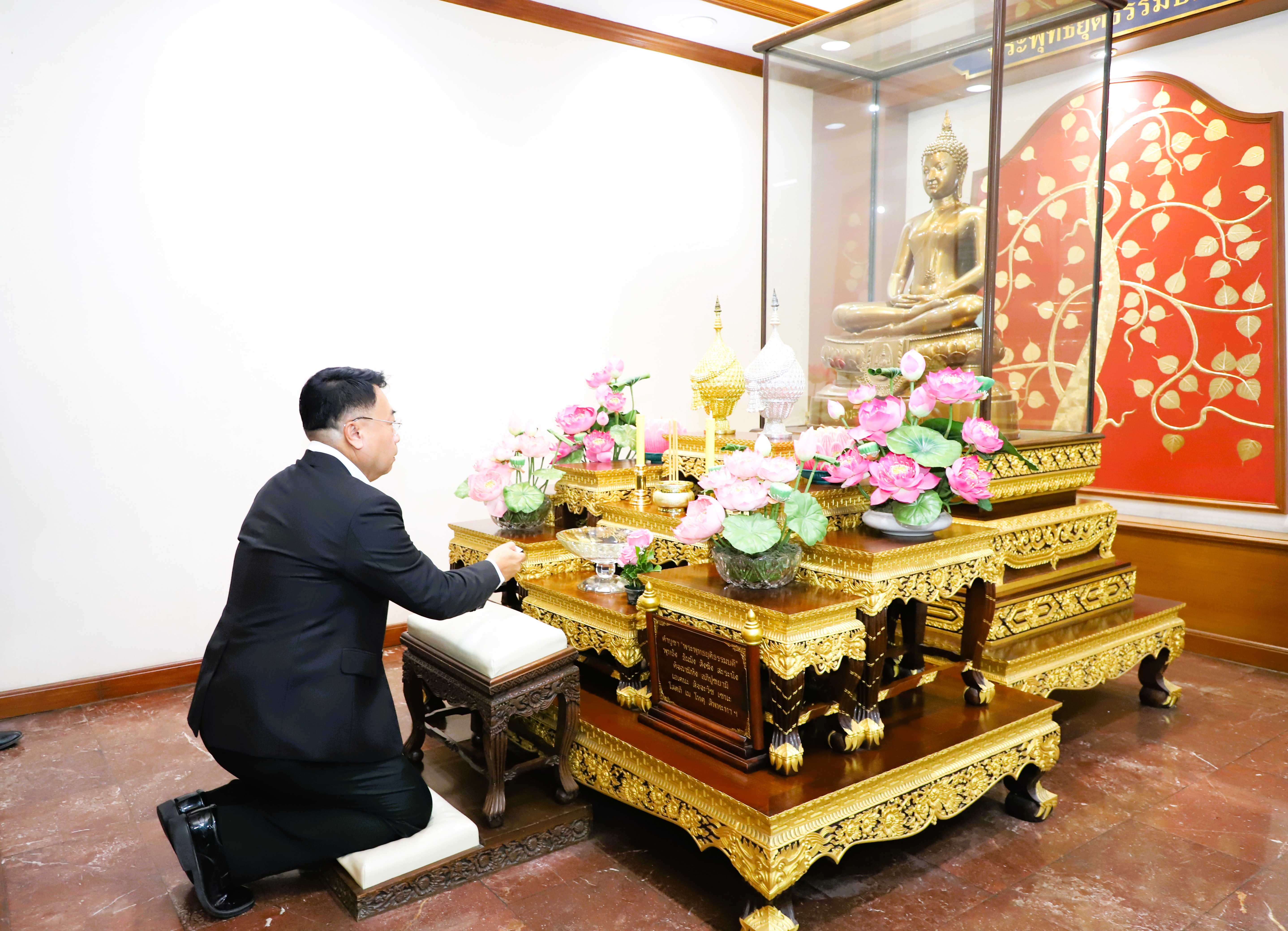 กรมบังคับคดี จัดกิจกรรมทำบุญตักบาตร ประจำเดือนเมษายน 2569